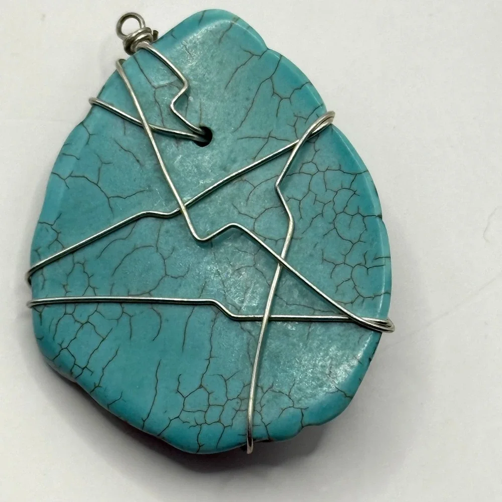 Large (faux?)‎ Turquoise Stone Wood Beads Shaped Wire Pendant - Picture 5 of 7